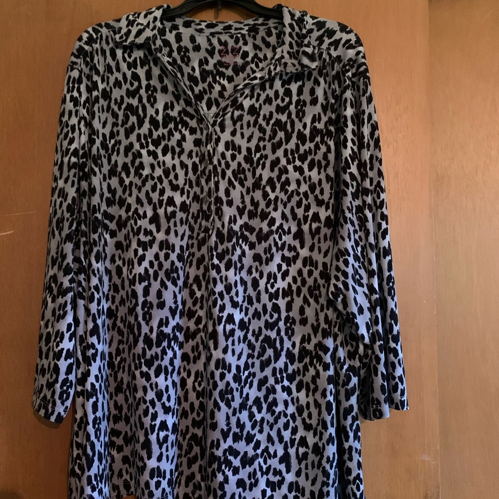 Grey-black animal print pullover blouse 3X